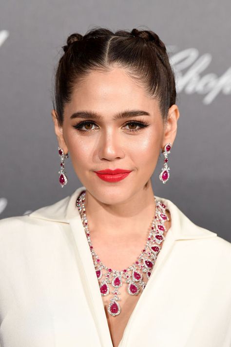 Red Carpet Necklace, Araya Hargate, Couture Dresses Short, Chopard Necklace, Red Carpet Jewelry, Sabyasachi Jewellery, Celebrity Jewelry, Cannes France, Diamond Necklace Set