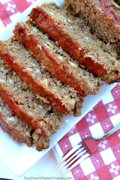 Easy Meat Loaf recipe that only requires 4 ingredients and is full of flavor! You can substitute in venison into this recipe like I did to make it special! Deer Meatloaf, The Best Ever Meatloaf Recipe, Venison Meatloaf, Meat Loaf Recipe, Venison Meat, Barbecue Pork Ribs, Deer Recipes, Ground Venison, Country Fried Steak