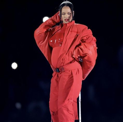 Rihanna Superbowl, Superbowl Halftime Show, Fenty Clothing, Rihanna Cover, Super Bowl Outfit, Looks Rihanna, Rihanna Outfits, Rihanna Looks, Red Costume