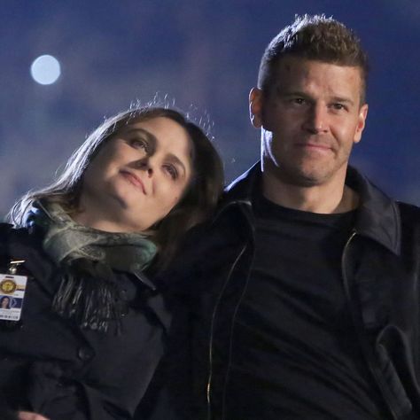 Brennan And Booth, Bones Booth And Brennan, Bones Booth, Booth And Bones, Booth And Brennan, Emily Deschanel, David Boreanaz, Best Dating Apps, Flirting Tips For Girls