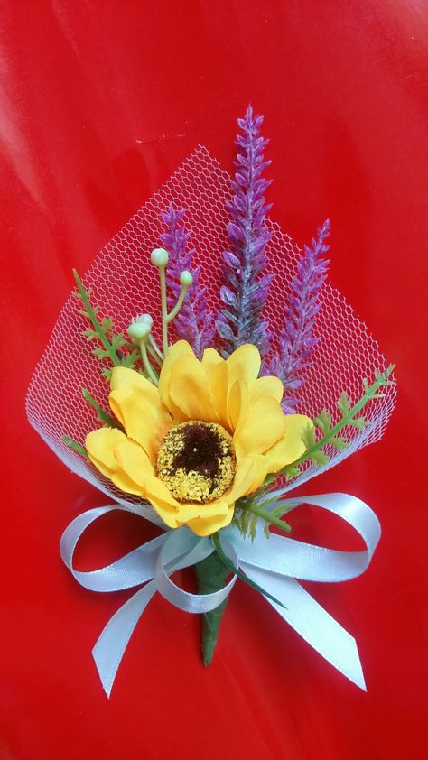 Simple corsage Simple Corsage, Corsage Diy, Diy Corsage, Family Flowers, Wedding Simple, Graduation Diy, Fabric Flowers Diy, Handmade Wire Jewelry, Handmade Wire