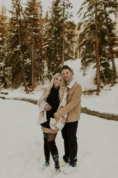 Winter Christmas Maternity Photos, Maternity Pictures In January, Maturity Photoshoot Winter, Winter Pregnancy Announcement Photoshoot, Baby Announcement Photoshoot Winter, Maternity Photo Outfits Winter, Winter Maternity Pictures Snow, Winter Maternity Pictures Outfits, Pregnancy Announcement Outfit Ideas