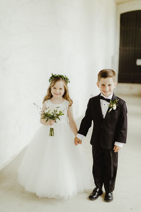 Ring Girl Wedding, Wedding Photos With Ring Bearer, Ring Bearer Photo Ideas, Groom And Ring Bearer Pictures, Flower Girl And Ring Bearer Ideas, Ring Bearer Pictures, Wedding Photos With Children, Bride And Ring Bearer, Ring Bearer Photos