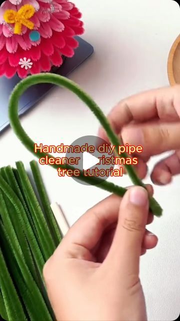 Diy Flower Ornaments, Pipe Cleaner Christmas Trees, Christmas Tree Pipe Cleaner, Diy Pipe Cleaner Crafts, Christmas Pipe Cleaner Crafts, Pipe Cleaner Christmas Crafts, Christmas Crafts Pipe Cleaners, Pipe Cleaner Tree, Pipe Cleaner Christmas Tree