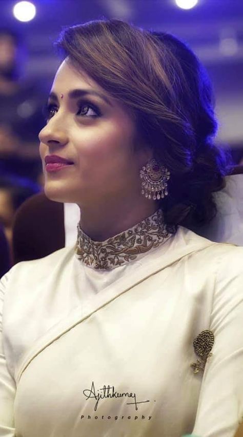 Simple Saree Blouse Designs, Trisha Actress, Trisha Krishnan, New Saree Blouse Designs, Hairdo Wedding, Ladies Blouse Designs, Glamour Beauty, Bun Hairstyles For Long Hair, Gowns For Girls