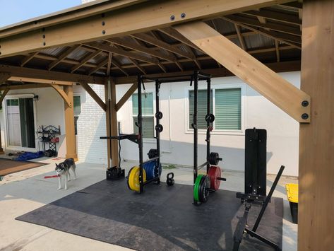 Outdoor Gym Ideas Backyards, Patio Gym Ideas, Garden Gym Ideas, Patio Gym, Outdoor Home Gym, Door Gym, Outdoor Pavillion, Gym House, Backyard Gym