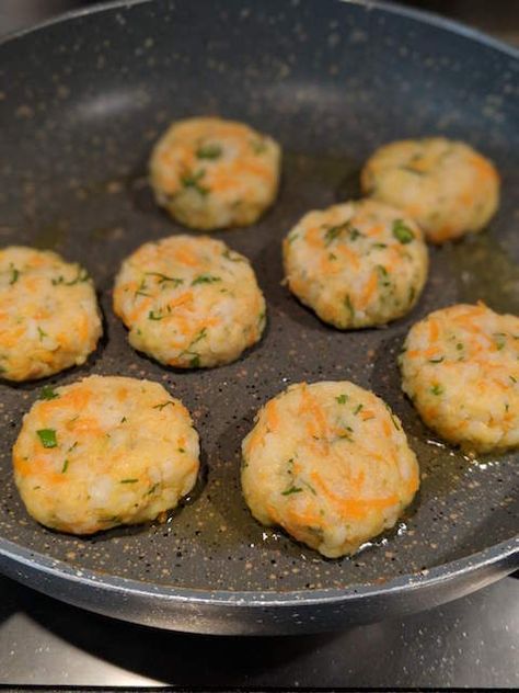 leftover-rice-patties-04 Fried Rice Patty, Leftover Rice Patties, Leftover Rice Recipes Dinners, What To Do With Leftover Rice, Leftover White Rice Recipes, Fried Rice Patties, Leftover Rice Ideas, Rice Patties Recipe, Rice Croquettes