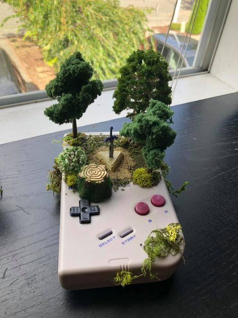 Clay Terrarium, Zelda Room Decor Diy, Legend Of Zelda Clay Art, Zelda Ceramics, Zelda Diorama, Zelda Clay Sculpture, Zelda Map, Terrarium Scene, Clay Candle Holders