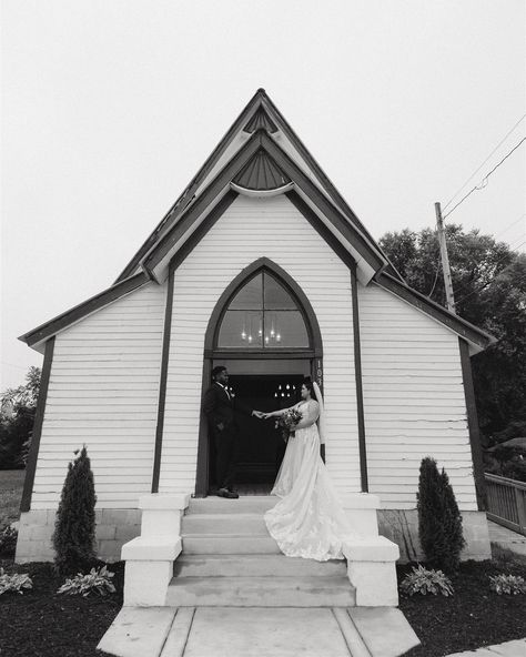 Going to the chapel 🎶 Going To The Chapel, Middle Tennessee, Chapel Wedding, Style Wedding, Elopement, Tennessee, Wedding Photographer, Wedding Photographers, Photographer