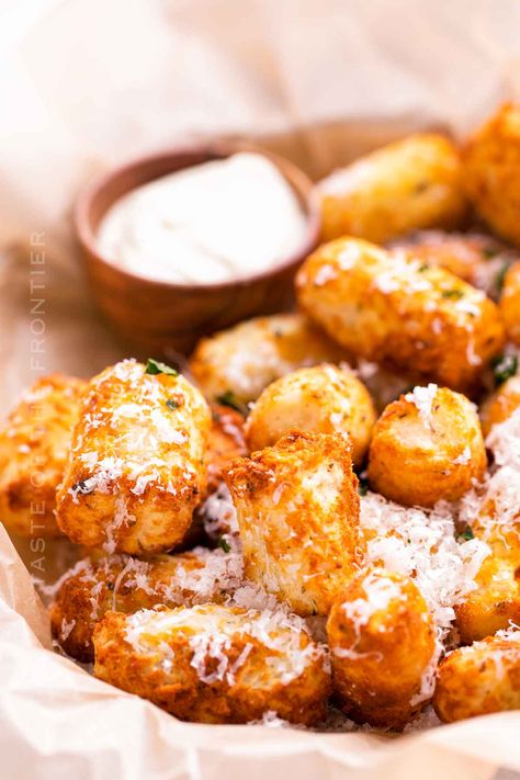 These air fryer tater tots are a great side dish for nearly any main — and they make for a perfect party snack, too. Seasoned with parmesan cheese and Italian seasoning, they’re a flavorful addition to any plate and perfect for dipping into your favorite sauces. Tator Tots Air Fryer, Garlic Parmesan Tater Tots, Seasoning For Tater Tots, Air Fryer Cheesy Tater Tots, Garlic Tater Tots, Air Fryer Recipes Breakfast, Quick Side Dishes, Eat Lunch, Side Dish Recipes Easy