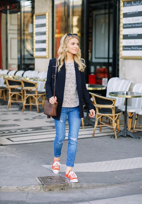 How to wear sneakers like a French woman? Red Converse Outfit, Kasia Tusk, Nike Tights, How To Wear Sneakers, Red Converse, Prep Style, Nike Shoes Outfits, Shoes Outfit Fashion, Woman Clothes