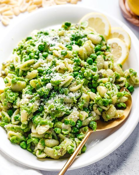 Pasta with Peas – A Couple Cooks Peas And Pasta, Mashed Peas, Vegan Brunch Recipes, Best Fish Recipes, Pasta With Peas, Winter Salad Recipes, A Couple Cooks, Salad Dressing Recipes Healthy, Quick Pasta