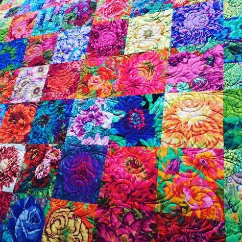 Seed Packet Quilt, Bold Flowers, Flower Print Pattern, Flower Seeds Packets, Bohemian Quilt, Bright Quilts, Kaffe Fassett Quilts, Kaffe Fassett Fabric, Scrappy Quilt Patterns