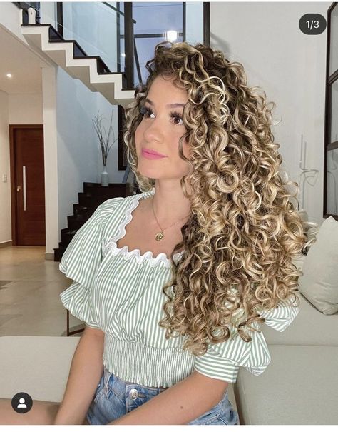 Long Thick Curly Hair, Ombre Curly Hair, Dark Curly Hair, Curly Hair Care Routine, Warm Scarves, Highlights Curly Hair, Curly Hair Photos, Blonde Curly Hair, Dirty Blonde Hair