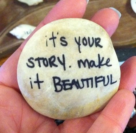 Rock Decorating Ideas, Easy Painted Rocks, 365 Quotes, Rock Quotes, Inspirational Rocks, Diy Rock Art, Stone Art Painting, Painting Ideas Easy, Rock And Pebbles