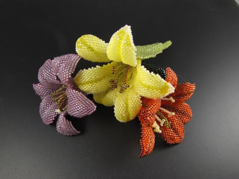 Free Patterns – MGS Designs – Beadwork by Melissa G Shippee Brooch Tutorial, French Beading, Beading Flowers, Beaded Flowers Patterns, Seed Bead Flowers, Seed Bead Tutorials, Beadwork Tutorial, French Beaded Flowers, Lily Pattern