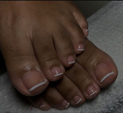 Short French Tip Pedicure, French Pedicure Short Toenails, Gel Pedicure French Tip, Gel Toes French Tip, Natural French Tip Pedicure, French Tip Toes Without Acrylic, Regular Polish Pedicure, French Tip Nails Toes Simple, French Tip Gel Pedicure