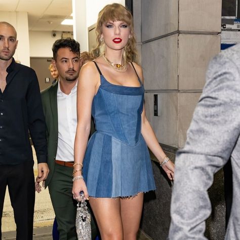 Taylor Swift wowed in a denim mini dress at the MTV VMAs in 2023. Photo: Getty Images Taylor Swift Vma, White Pantsuit, Versace Gown, 2023 Photo, Pop Princess, Random Clothes, Illusion Dress, Denim Mini Dress, Blue Outfit