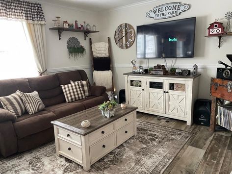 Farmhouse Trailer Mobile Homes Living Room, Single Wide Trailer Bedroom Ideas, Mobile Home Single Wide Decorating, Double Wide Home Decor, Mobile Home Furniture Layout, Single Wide Trailer Living Room Ideas, Farmhouse Living Room Trailer, Doublewide Mobile Home Decorating Living Rooms, Small Single Wide Living Room Ideas