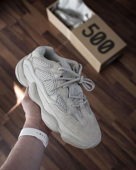 Yeezy 500 Bone White, Yeezy Shoes Women, Stile Kylie Jenner, Yeezy Boost 500, Yeezy 750, Boost Shoes, Yeezy 500, Yeezy Sneakers, Hype Shoes