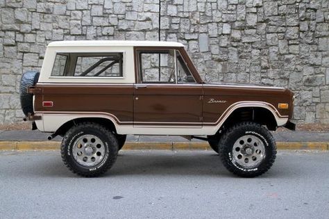 Moda Rock, Classic Ford Broncos, Ford Broncos, Old Vintage Cars, Car Goals, Old Fords, Classy Cars, Pretty Cars