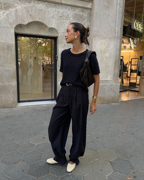 BLANCA ARIMANY | Paseando con @lucas_prada_ 🍦with matching outfit ahaah Who copies whom? - #couples #fashion #barcelona #pinterestaesthetic… | Instagram Madrid Outfits, Chica Chola, Dinner Outfit Casual, Couples Fashion, Aesthetic Overalls Outfit, European Street Style, Moda Aesthetic, Latina Outfits, Estilo Indie