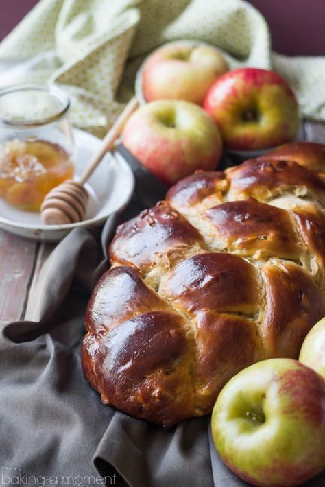 Apple Challah, Challah Bread Recipe, Challah Bread Recipes, Bread Winners, Apple Honey, Holiday Bread, Tasty Bread Recipe, Honey Cinnamon, Yeast Bread Recipes