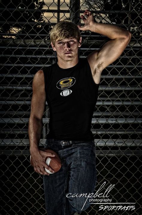 Football Senior Photos, Football Senior Pictures, Senior Photos Boys, Football Poses, Senior Boy Photography, Senior Football, Sport Portraits, Male Senior Pictures, Senior Pictures Sports