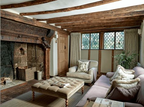 Tudor Cottage Interior, English Country Interior Design, English Country Interiors, Country Modern Home, Country Interior Design, Modern Country Style, Country House Interior, English Country Style, Cottage Living Rooms