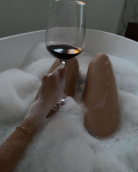 (2) Accueil / Twitter Couple Bathtub Aesthetic, Bath Tub Aesthetic, Wine Bath, Bathtub Pictures, Bathtub Aesthetic, Bath Pictures, Aesthetic Bath, Cozy Bath, Bath Aesthetic