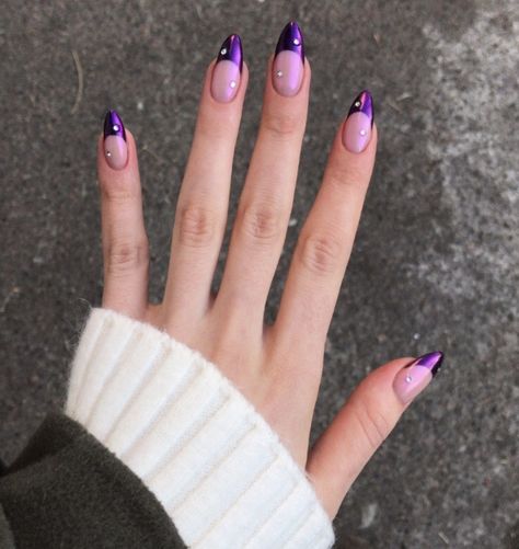 Purple And Chrome Nails, Purple Chrome French Tip Nails, Purple Nails French Tip, Purple Nail Tips, Chrome Purple Nails, Purple Chrome Nails Design, Lavender Nails With Design, Purple French Nails, Purple French Tips