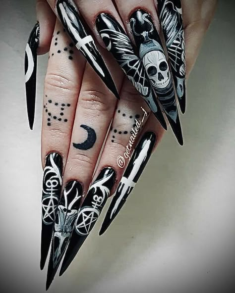 Skull Nail Designs, Purple Halloween Nails, Pink Halloween Nails, Skull Nail Art, Halloween Nails Ideas, Bat Nails, Black Halloween Nails, Holloween Nails, Skull Nails