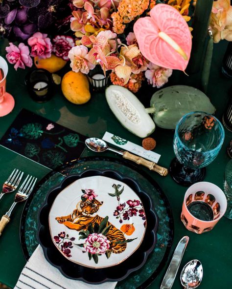 Unique Wedding Color Combos For Your Dreamy Day ★ Jewel Tone Wedding Colors, Dinner Table Set Up, Unique Wedding Colors, Spring Wedding Color Palette, Colorful Table Setting, Elegant Wedding Themes, Best Wedding Colors, Floral Arch Wedding, Wedding Color Combos