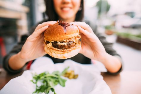 Top 10 burger joints in United States | Fox News Dairy Free Coffee, Plant Based Burgers, Healthy Burger, Impossible Burger, Kids Eat Free, Foods High In Iron, Eating Too Much, Eat Beef, Global Cuisine