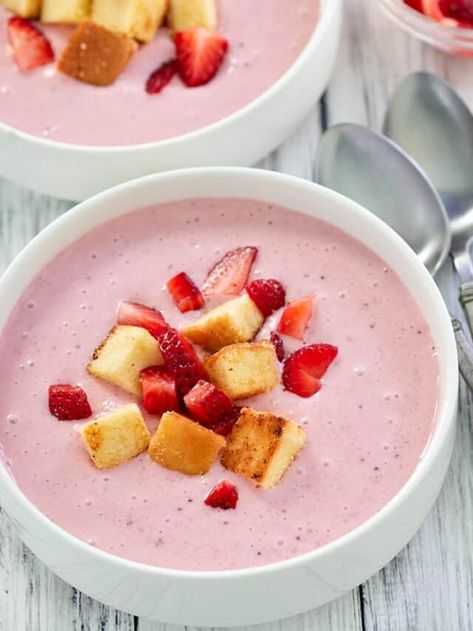 Chilled Strawberry Soup Recipe Strawberry Soup Disney, Cold Strawberry Soup, Fruit Soup Recipe, Strawberry Soup Chilled, Strawberry Bisque, Strawberry Soup Recipe, Chilled Soups, Chilled Soup Recipes, Yogurt Soup