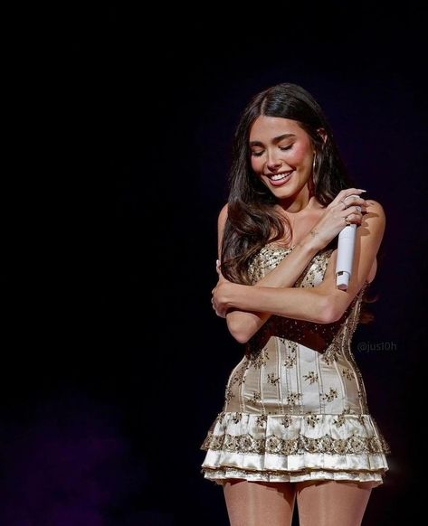 Aza Tailor | @madisonbeer sold out Greek Theatre⭐️ Styled by: @krisfe_ Tailored by: me @azatailor . . . #madisonbeer #greektheatre #tour… | Instagram Madison Beer Tour, Beer Wallpaper, Aurora Rose, Greek Theatre, Beer Icon, Dream Concert, June 16, Beauty Icons, Madison Beer