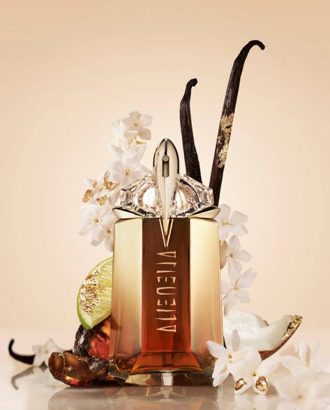 The new fragrance : Alien Goddess Intense - MUGLER Alien Goddess Intense, Mugler Alien Goddess, Alien Goddess, Mugler Alien, Daisy Eau So Fresh, Incandescent Light, Amber Bottles, Luxury Cosmetics, Thierry Mugler