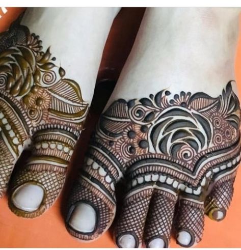 Pair Mehndi Design, Mehndi Pics, Peacock Henna, Leg Mehandi, Leg Mehendi, Feet Henna, Foot Mehndi, Feet Mehndi, Short Mehndi Design