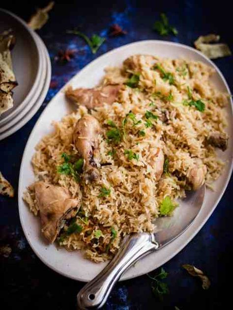 Chicken Pulao Recipe, Chicken Pilaf, Panini Recipes Chicken, Chicken Pulao, Cooking Chicken, Grape Salad, Pulao Recipe, Poached Chicken, One Pot Chicken