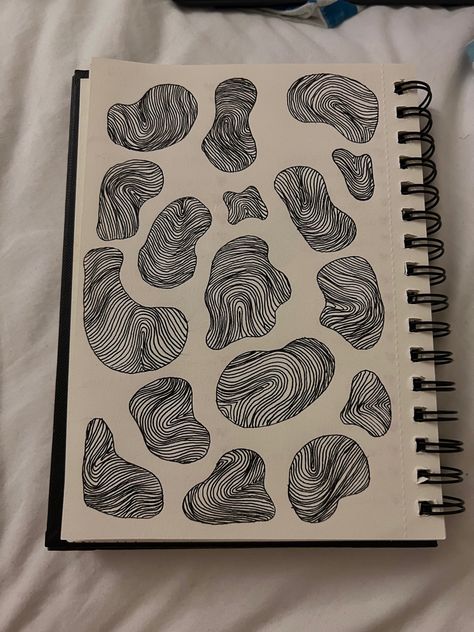 Doodles For Notebook Cover, Quick Sketchbook Ideas, Art Journal Cover Page Ideas, Notebook Cover Doodles, School Notebook Drawings, Simple Sketchbook Cover Ideas, Lined Sketchbook, Quick Sketch Ideas Sketchbooks, Sketches To Fill Your Sketchbook