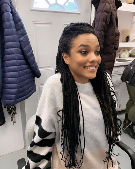 Freema Agyeman’s Instagram photo: “So most mornings I roll into the #NewAmsterdam hair and make up trailer legit looking like I’ve been dragged out of my bed and through a…” Freema Agyeman, Martha Jones, Box Braids Hairstyles For Black Women, New Amsterdam, Braided Hairstyles For Black Women, My Bed, Tv Actors, Box Braids Hairstyles, Inspirational People