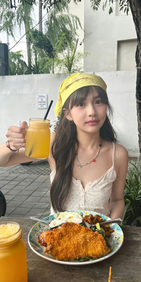 Chinese Summer Outfits, Fashion In 2023, Chinese Outfits, Ootd Beach, Beach Photo Inspiration, Beachy Outfits, 여름 스타일, 사진 촬영 포즈, Foto Casual