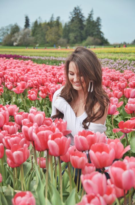 Skagit Valley Tulip Festival Photoshoot Field Photo Ideas, Beachy Wallpapers, To Holland, Festival Photography, Tulip Garden, Life In Pictures, Skagit Valley, Spring Photoshoot, Flower Photoshoot