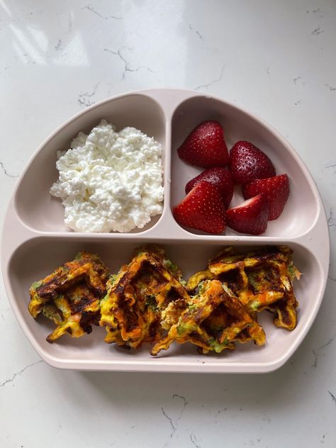 Blw Carrot Recipe, Blw Steak, Broccoli Waffles For Baby, Broccoli Cheese Waffles Toddler, Broccoli Waffles, Blw Dinner Ideas, Veggie Waffles, Blw Dinner, Blw Lunch