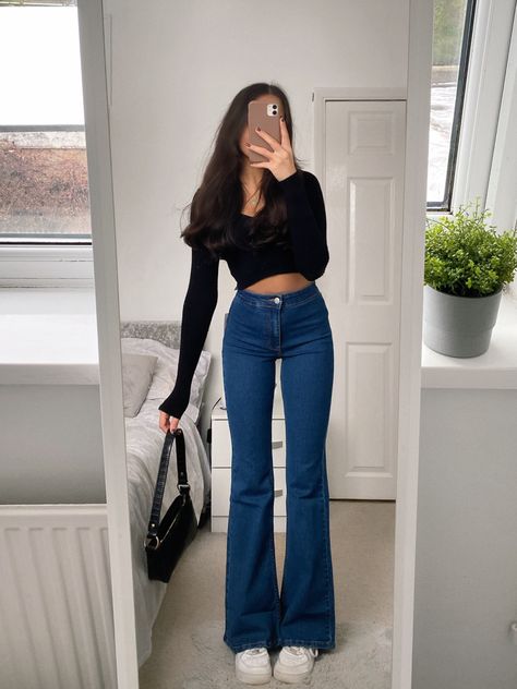 Bell Bottom Leggings Outfits, Fall Outfits Dresses, Fall Outfit Trends, Neutral Fits, Outfits 2023 Fall, Fall Outfit Aesthetic, Aesthetic Fall Outfits, Bell Bottoms Outfit, Fall Outfits 2023