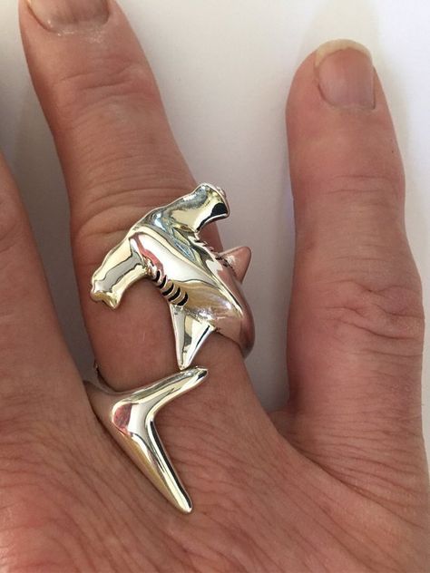 Cool Jewlrey, Weird Rings, Shark Clothes, Shark Ring, Cool Rings, Shark Jewelry, Mans Ring, Dr Shoes, Hammerhead Shark