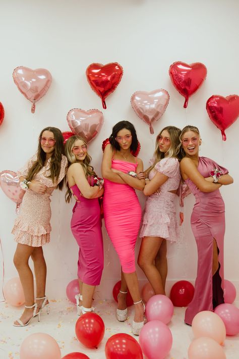 pink photo shoot Valentine Photo Shoot Outfit, Galentines Group Photoshoot, Valentines Photoshoot Outfits, Valentines Group Photoshoot, Galentines Party Photoshoot, Birthday Shoot With Friends, Galentines Photoshoot Poses, Pink Group Photoshoot, Sister Valentines Photo Shoot