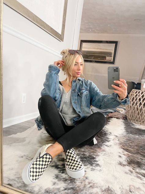 Casual Vans Outfit Winter, Work Vans Outfit, Checkard Vans Outfit, Black And White Checkered Vans Outfit, Vans Checkered Outfit, Checked Vans Outfit, Black Platform Vans Outfit, White Platform Vans Outfit, Cute Outfits With Hey Dude Shoes