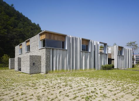 Hanil Visitors Center & Guest House / BCHO Architects Recycled Concrete, Visitors Center, Materials And Structures, Architecture Images, Information Center, Visitor Center, Beautiful Buildings, Architecture Model, Building Materials