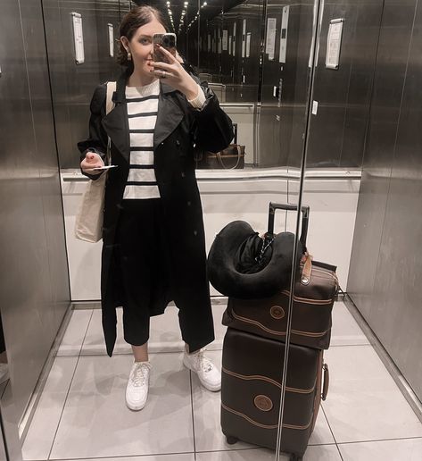 Headphones Apple, Delsey Luggage, Beach White Dress, Comfy Sneakers, Universal Travel Adapter, Stylish Luggage, Lost Luggage, Trip To Europe, Best Travel Accessories